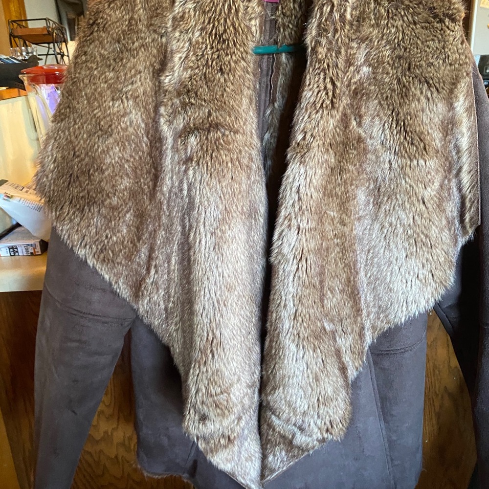 Suede jacket with fur.